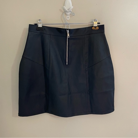 Lofty Manner Melody PU Leather Skirt, Back Zip, NWT, Sizes M & L - Picture 3 of 10